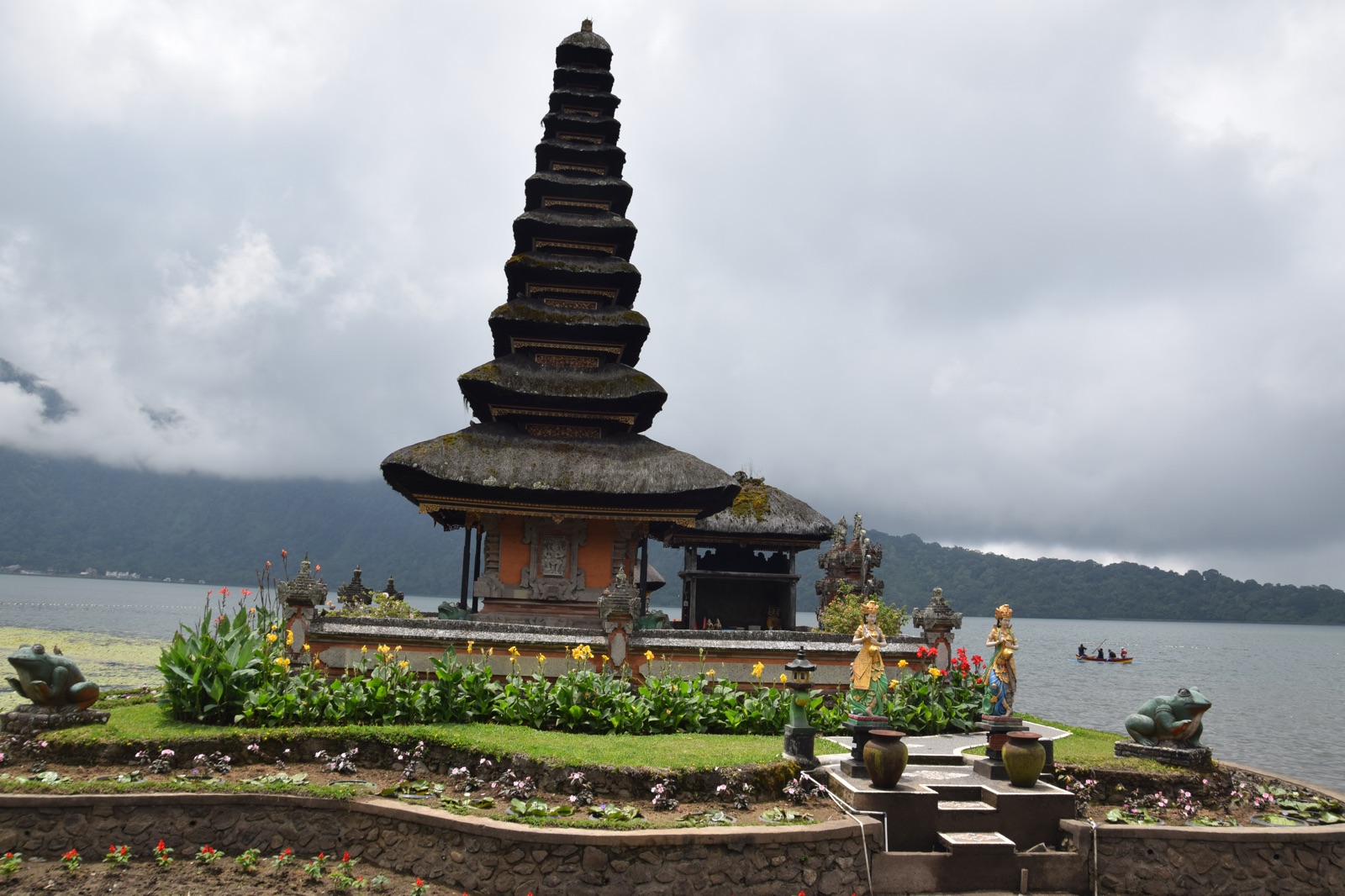 Temple Ulun Danu Bratan au bord du lac Bratan à Bali