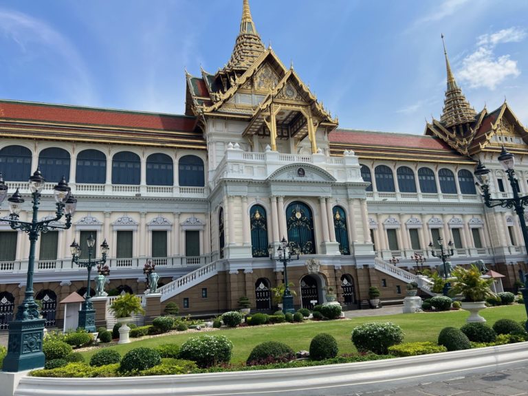 Façade du Chakri Maha Prasat au Grand Palais