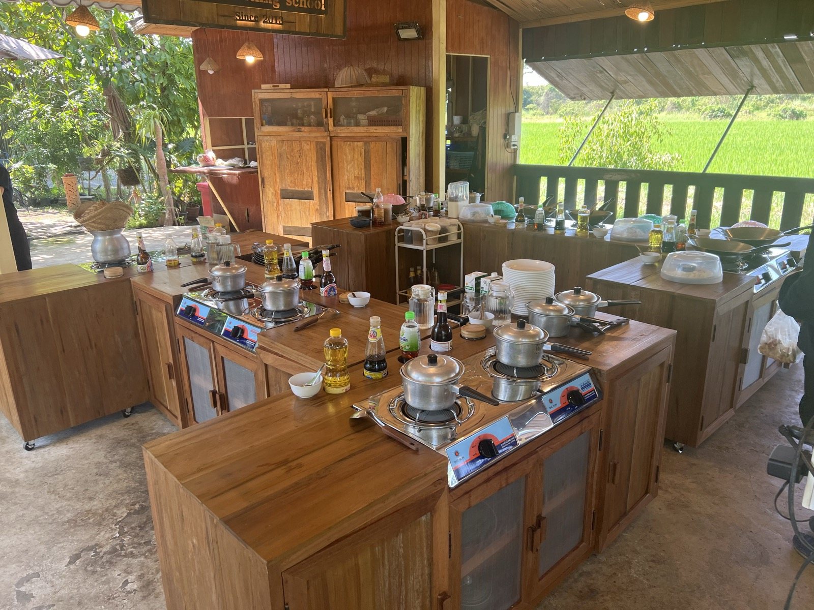 Cuisine en plein air avec un poste de cuisson par élève