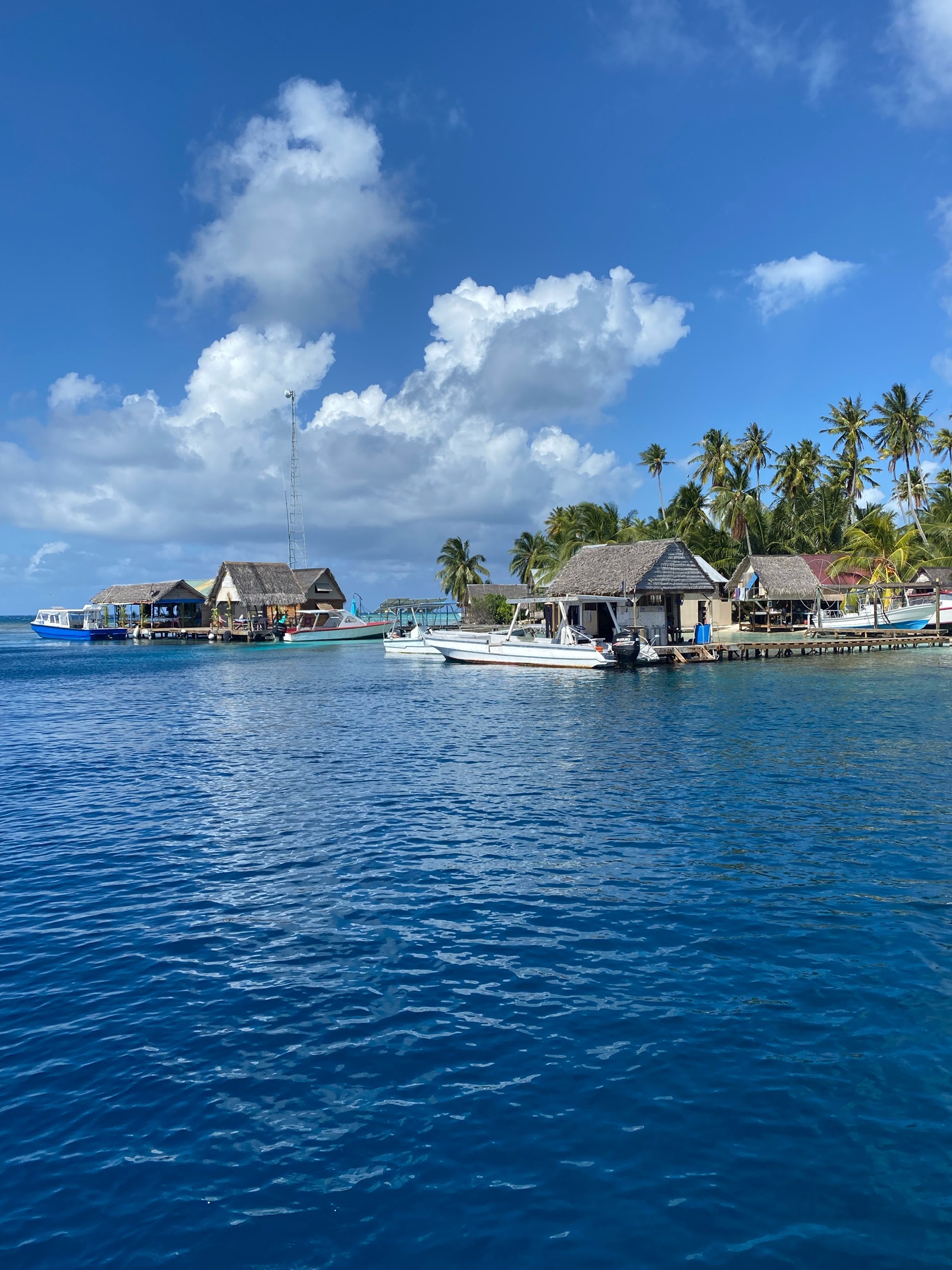 Fare sur pilotis à Tetamanu près de la passe sud de Fakarava
