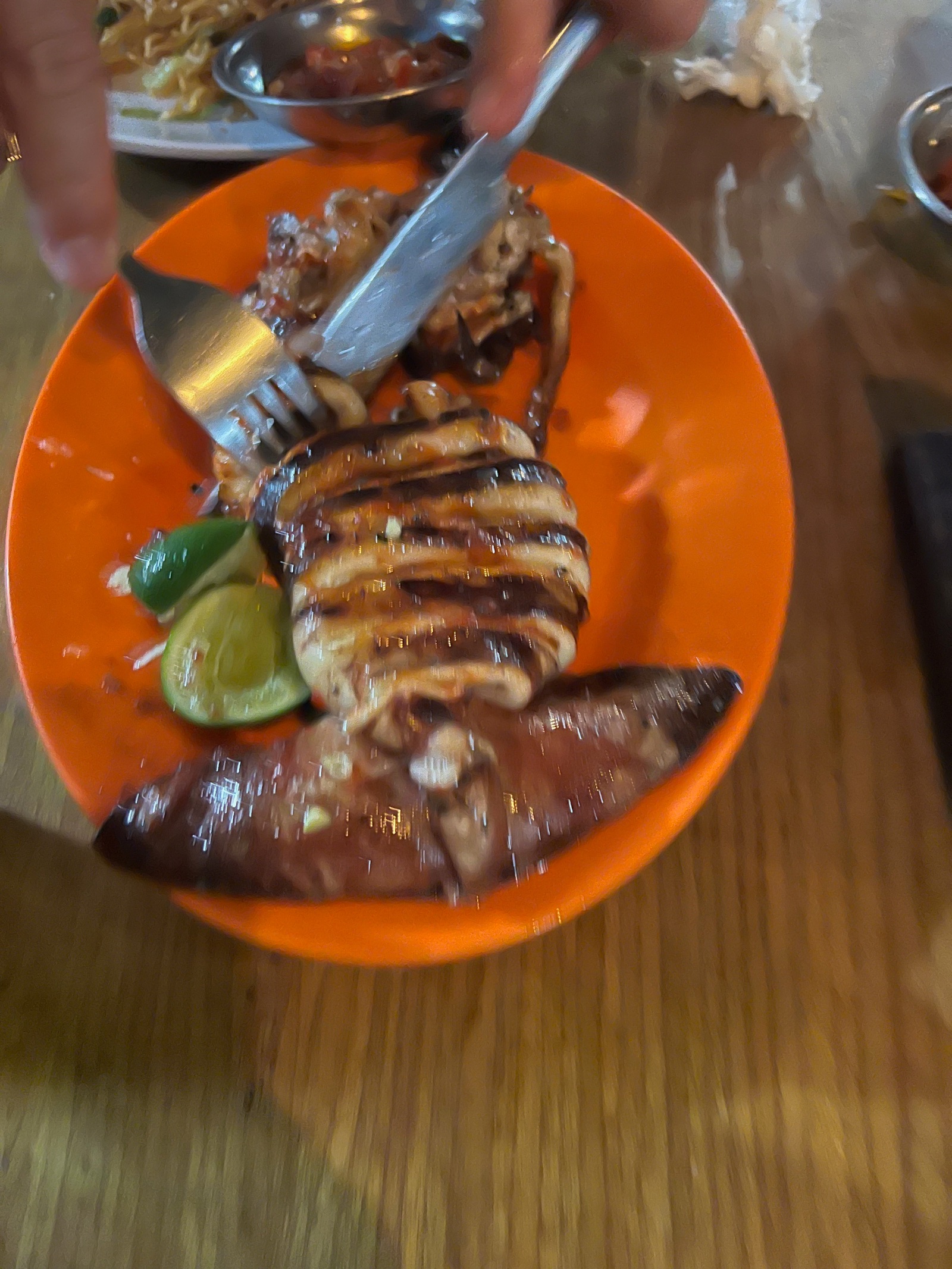 Calamar grillé servi dans un warung de Nusa Lembongan