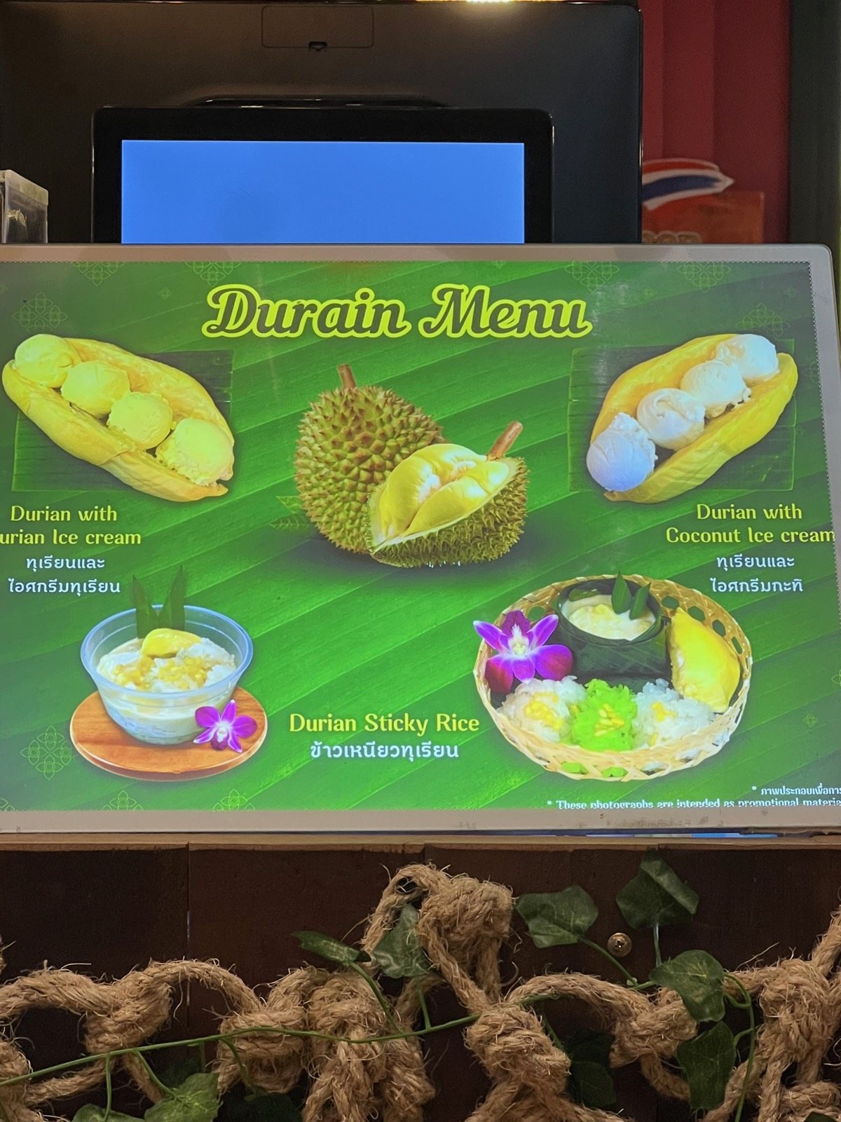 Menu de desserts au durian à SookSiam