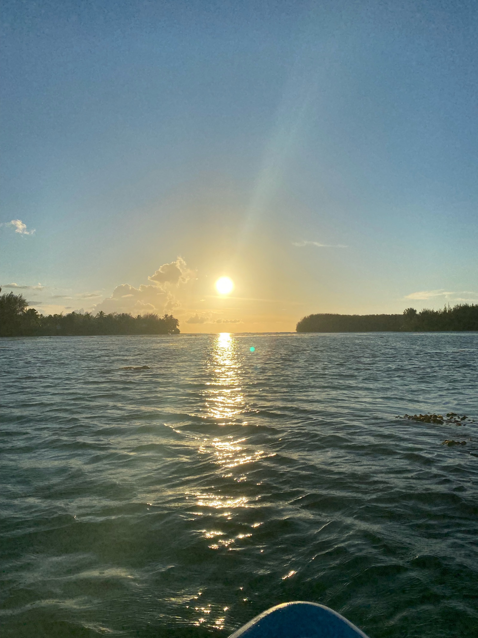 Coucher de soleil entre deux motu à Moorea