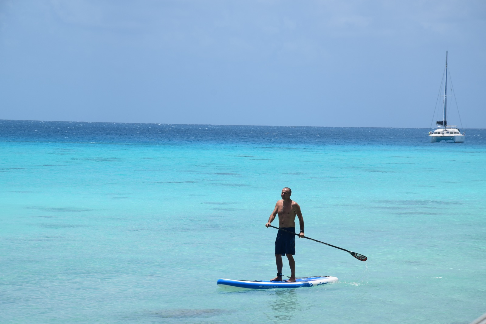 Paddle sur le lagon turquoise de Rangiroa