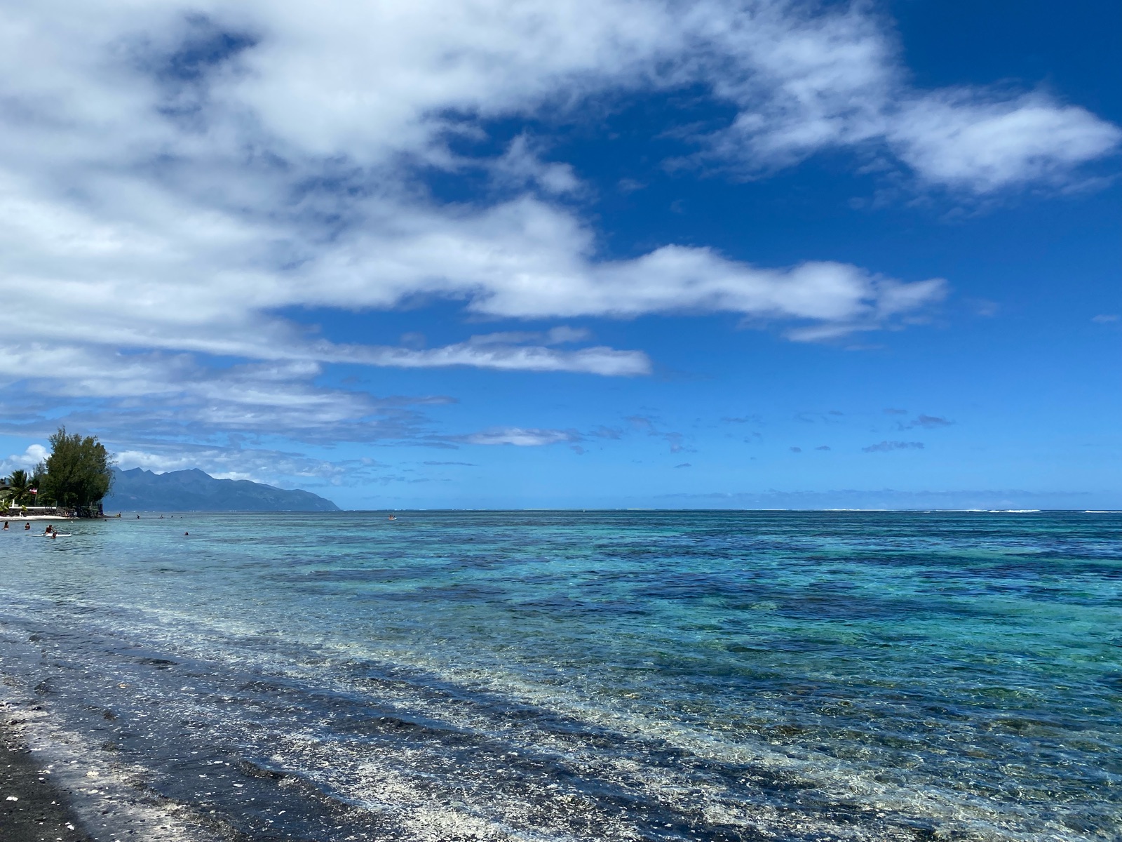 Lagon et récif à Papara sur la côte sud de Tahiti
