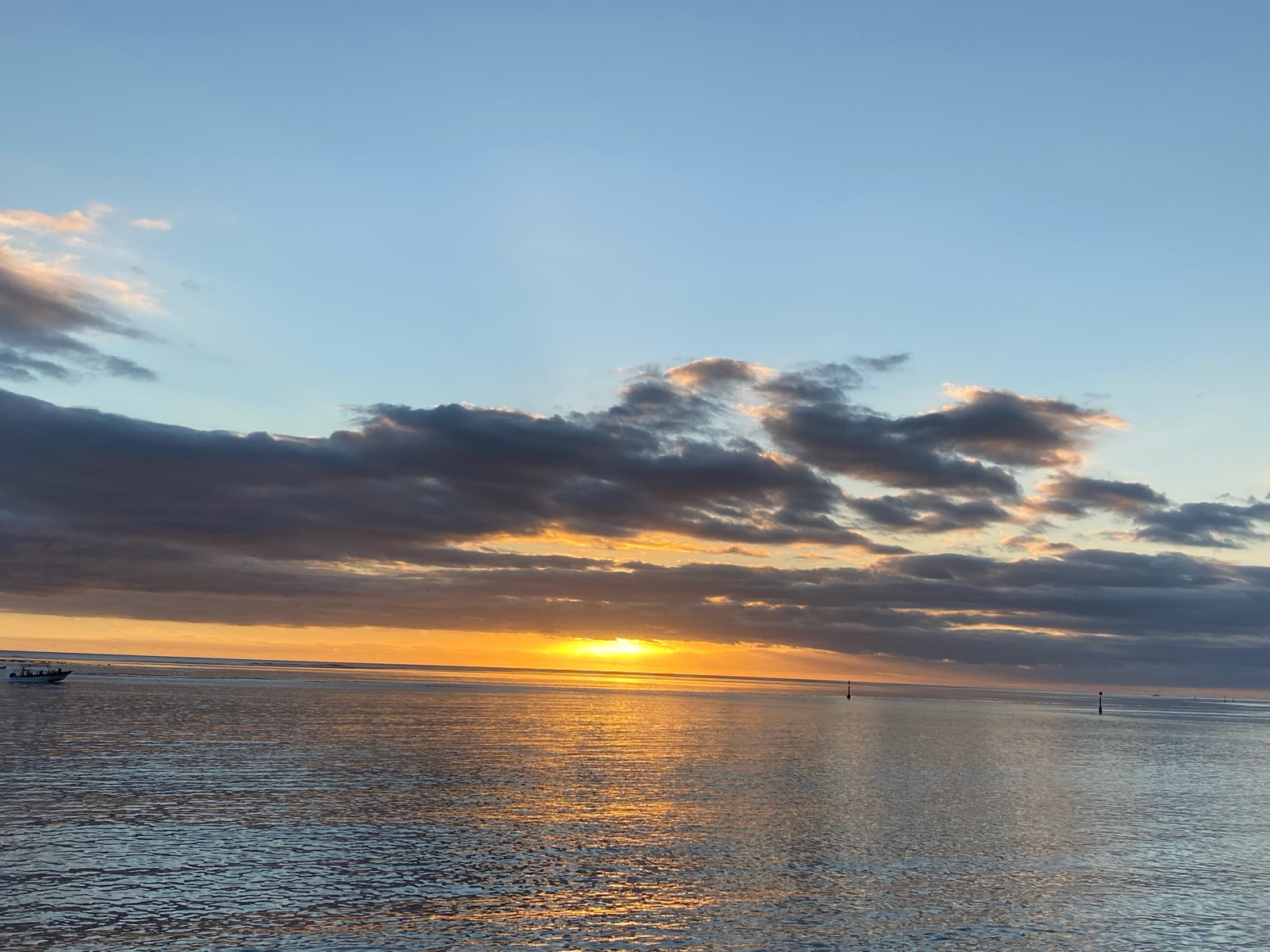 Coucher de soleil à Teahupoo sur la presqu'île de Tahiti