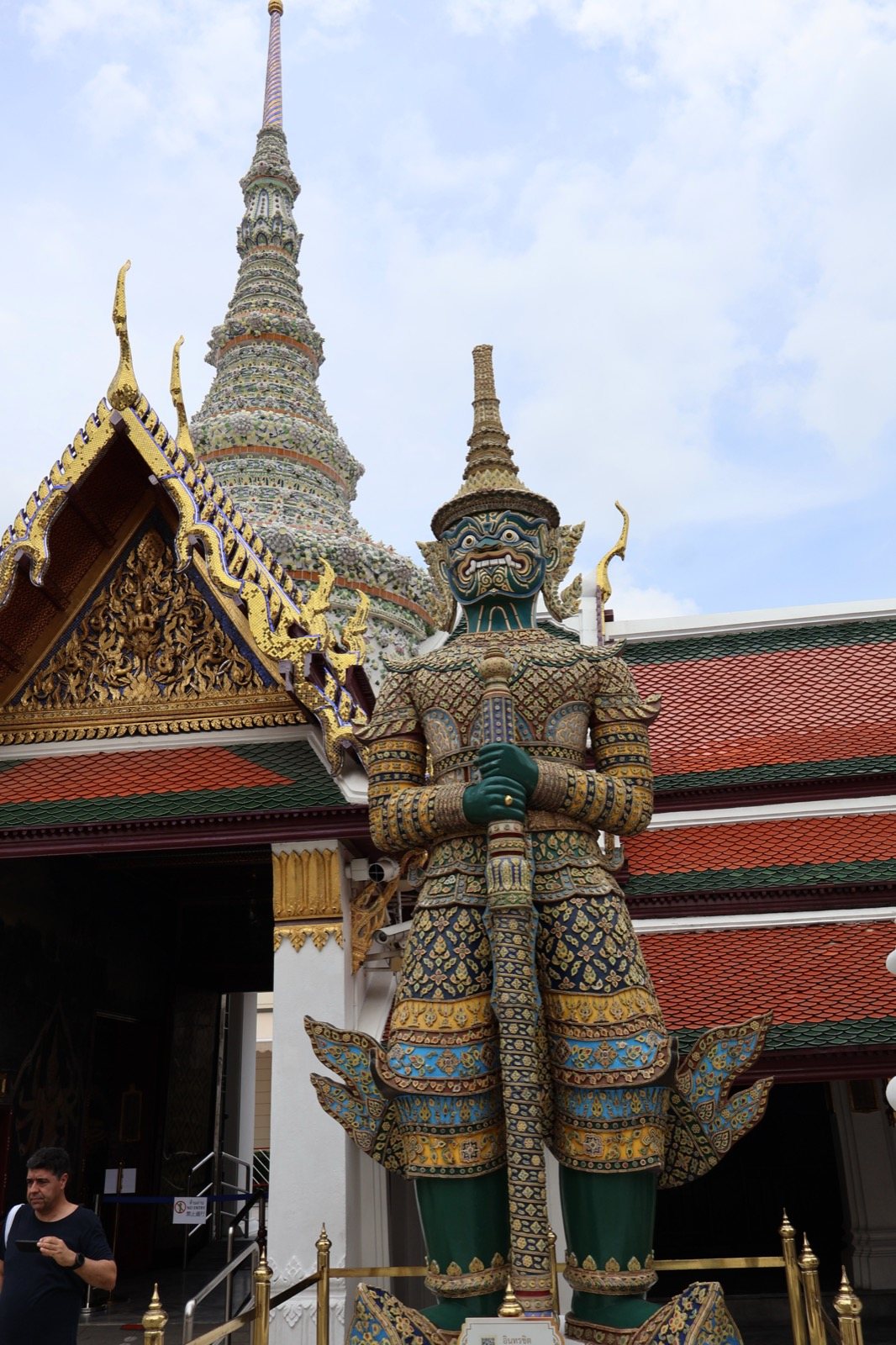 Statue de géant gardien (yaksha) au Wat Phra Kaew